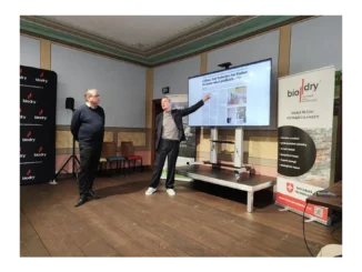 Vlhkost a opravy omítek: Klíč k úsporám nákladů