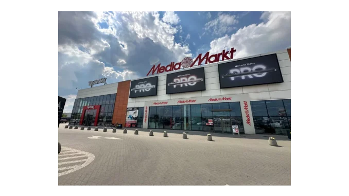 SCF expanduje do Polska: akvizice retail parku Janki